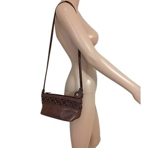 Etienne Aigner Woven Leather Crossbody Handbag‎ Purse Bag Brown Preppy Classic